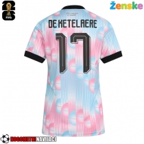 Ženske Nogometnih dresov Belgija Charles De Ketelaere #17 Gostujoči SP 2026 Kratki rokavi